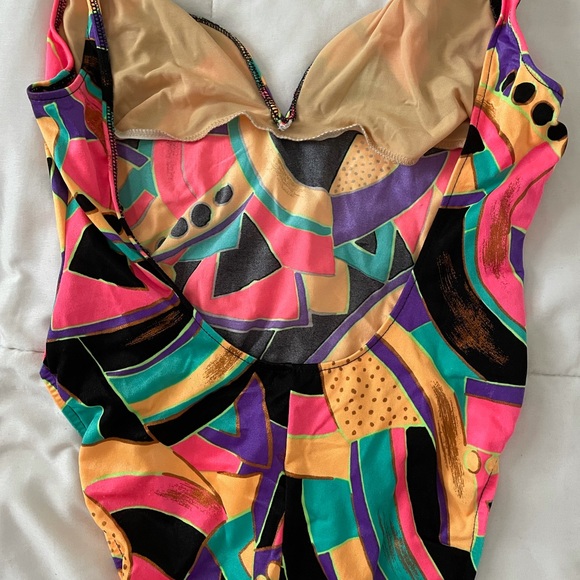 ‼️SOLD ‼️ Retro 80s Hi-thigh Geometric Swimsuit - Picture 13 of 14